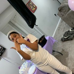 Meet your Posher, Alicia